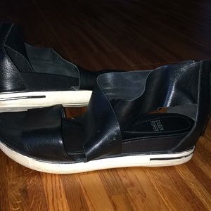 Leather strap platform sandals